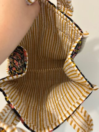 Bolso de algodón acolchado con flores
