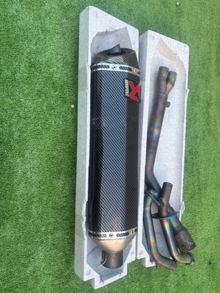 Tubo de escape Akrapovic carbono tmax y maxsym