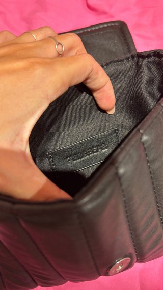 Bolso Pull&Bear negro con cadena plateada