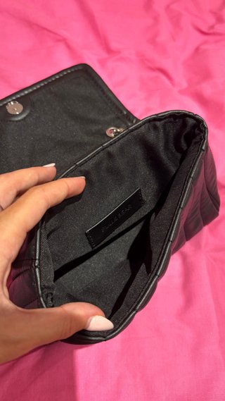 Bolso Pull&Bear negro con cadena plateada