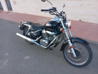 Suzuki Intruder 250cc Negra