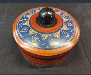 Cajita madera artesanal tallada y pintada mano