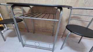 Mesa y 2 sillas de cocina