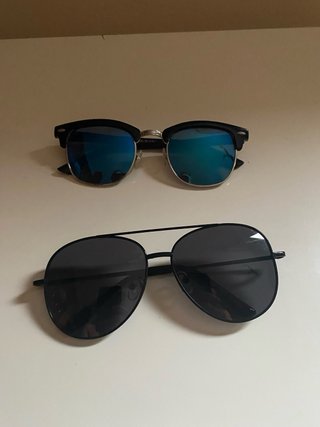 Gafas de sol negras y azules