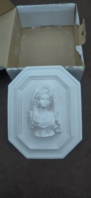 Placa relieve escayola mujer