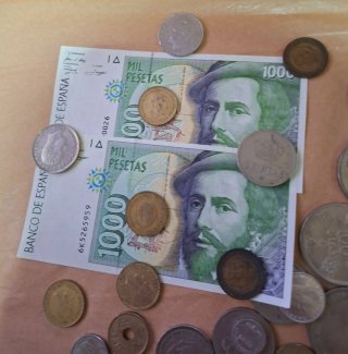 Lote de monedas y billetes españoles