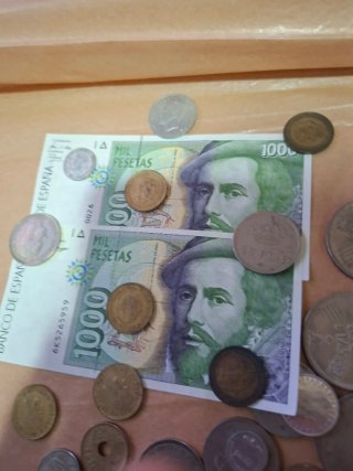 Lote de monedas y billetes españoles