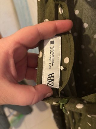 Vestido verde con lunares blancos