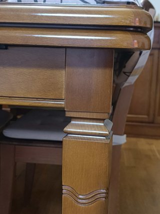 Vitrina y mesa comedor madera maciza