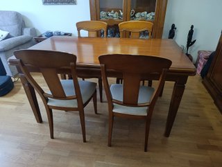 Vitrina y mesa comedor madera maciza