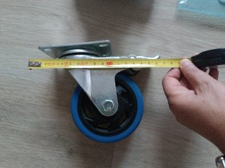 Ruedas azules con freno (4 unidades)