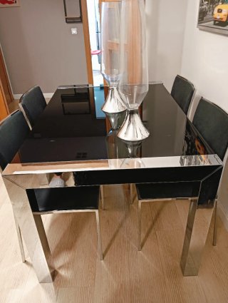 Mesa y 4 Sillas Comedor Cristal Negro
