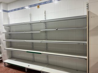 Estanterías comerciales aluminio blanco