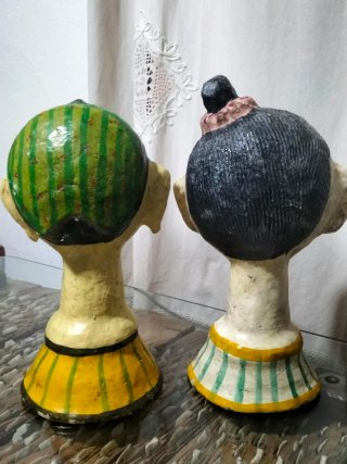 Busto de papel maché pintado a mano