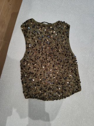 Chaleco con abalorios dorado y verde