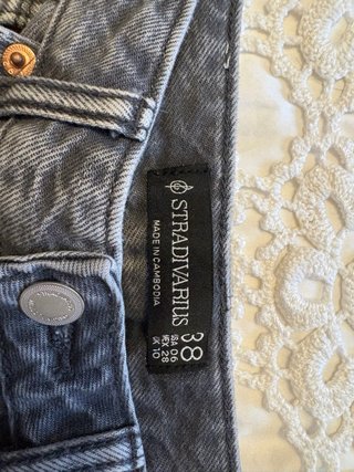 Pantalón vaquero D92 Stradivarius gris