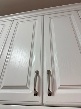 Muebles de cocina blanco con electrodomesticos