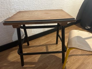 Pupitre y silla escolar madera y metal