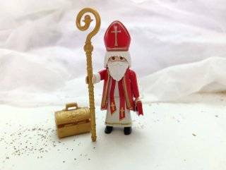 Playmobil San Nicolás con bastón y cofre