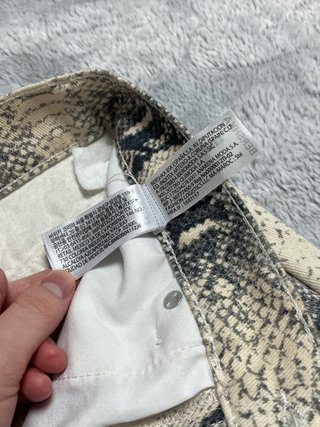Pantalón Bershka estampado piel serpiente