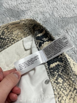 Pantalón Bershka estampado piel serpiente