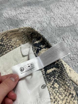 Pantalón Bershka estampado piel serpiente