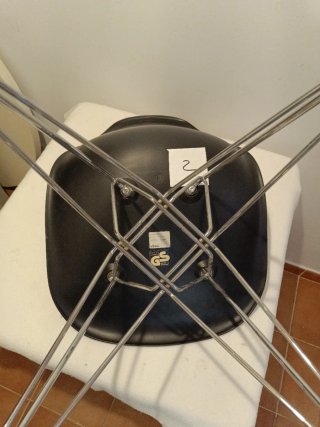 Sillas Plastic de Eames fabricadas por Vitra