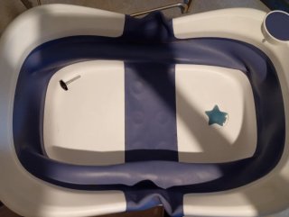 Bañera bebé plegable azul y blanca