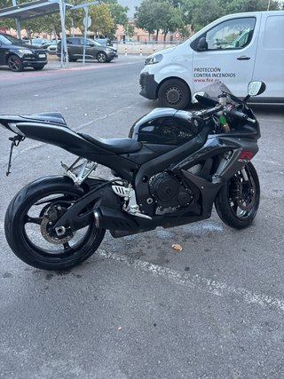 Suzuki GSXR-600 K7 Negra