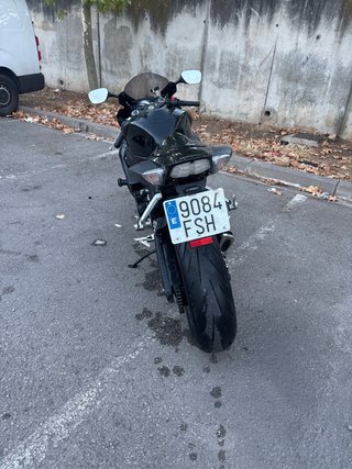 Suzuki GSXR-600 K7 Negra