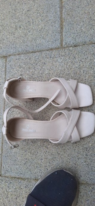 Sandalias tacón bajo