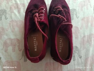 Zapatos de terciopelo burdeos con cordones