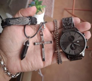 Reloj Negro y Plateado