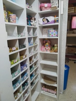 Conjunto de estanterías de madera de color blanco