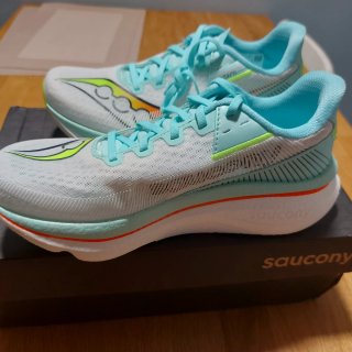 Zapatillas Saucony Endorphin Azura Splash