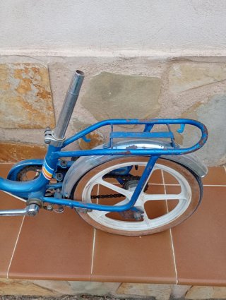 Bicicleta  infantil BH y patinete.