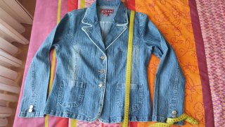 Blazer vaquero con ribete blanco