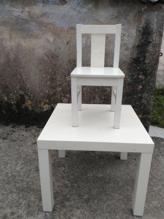Mesa infantil blanca