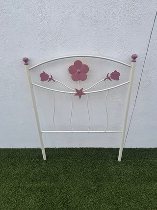 Cabecero de forja infantil con flores