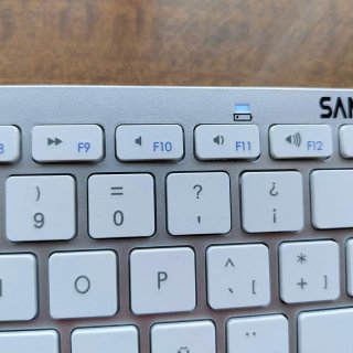 Teclado Sanda Plata y Blanco