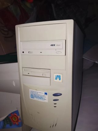Ordenador antiguo beige