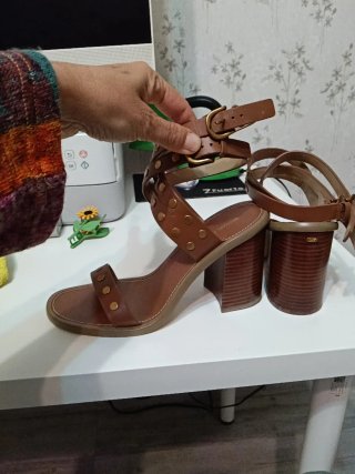 Sandalias Michael Kors tobillo marrón dorado tacón