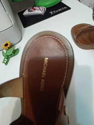 Sandalias Michael Kors tobillo marrón dorado tacón