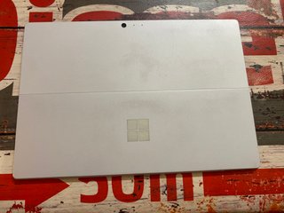 Surface Pro 5 i5 8GB 256GB + Accesorios