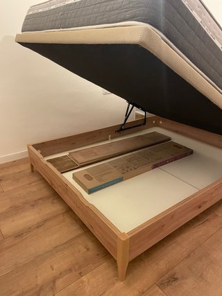 Canapé de madera con almacenaje