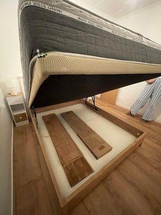 Canapé de madera con almacenaje