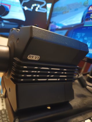 Simulador racing MOZA R9 V3 + KS + 3 monitores