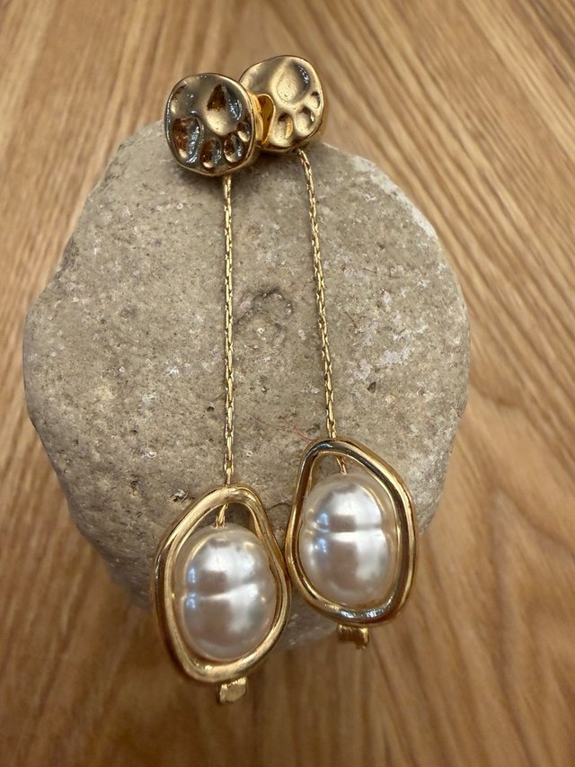 Pendientes dorados largos perlas barrocas