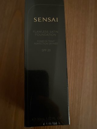 Base Maquillaje Sensai Flawless Satin 204.5 SPF 20