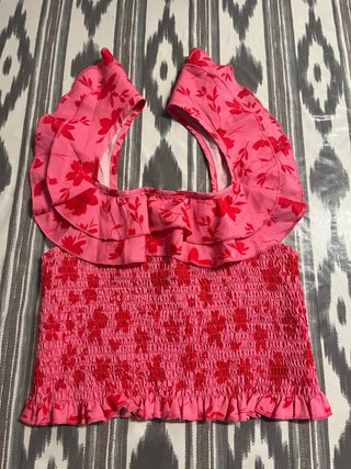 Blusa floral gris con volantes